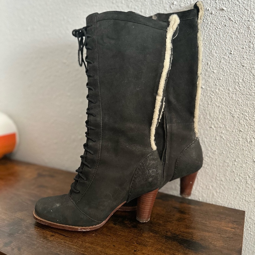 Authentic Vintage UGG Women's Black Lace-Up Boots